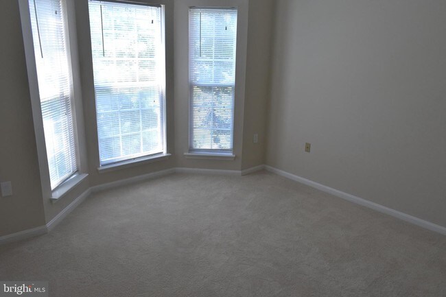 Building Photo - 4132 Fountainside Ln