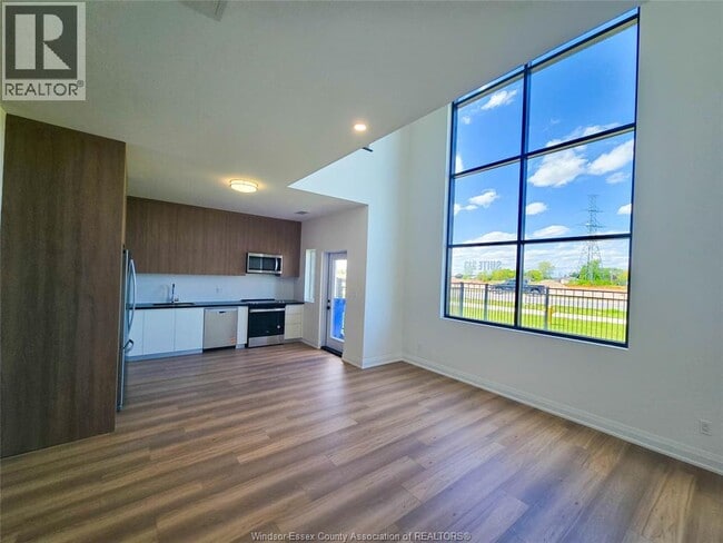 Building Photo - 4400 Laurier Pkwy