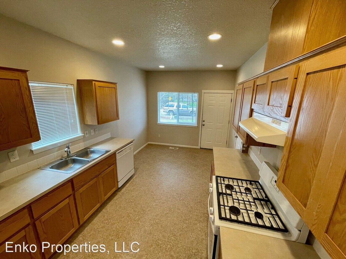 Primary Photo - 3 br, 2.5 bath House - 5830 Glen Echo Ave.