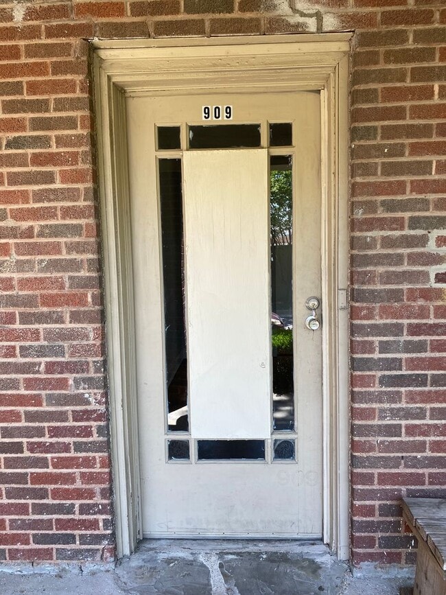 909-911 Sunset - 909-911 Sunset Apartment