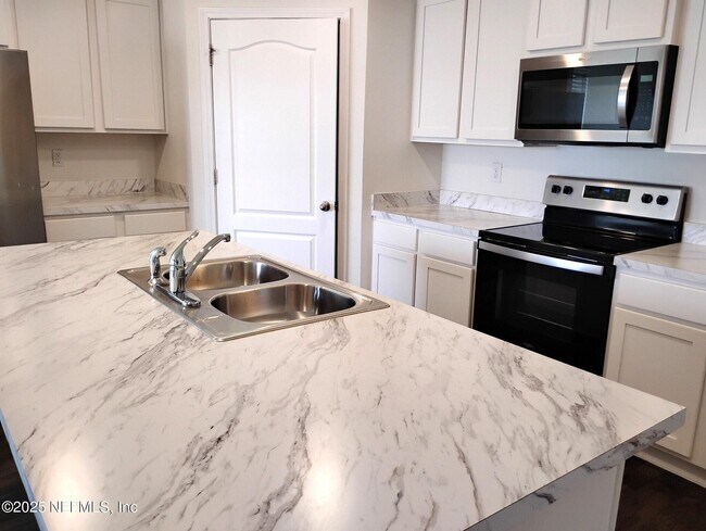Foto del edificio - 3580 Lawton Pl