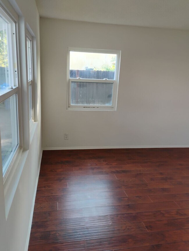 Building Photo - 18924-18934 Gault Street