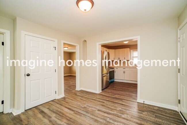 Building Photo - Charming 4 Bed 1 Bath In Bethel Park