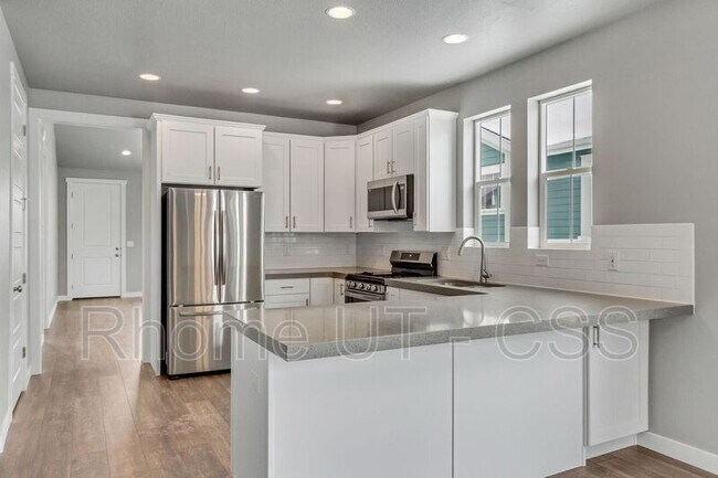 Building Photo - 9834 N Willowbank Dr