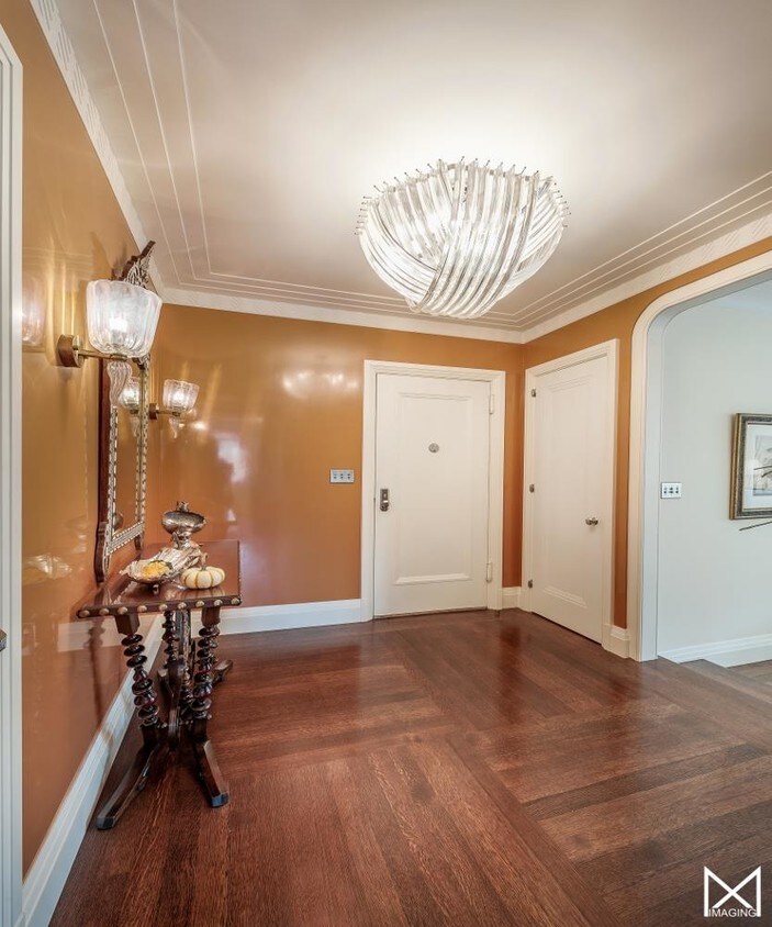 Primary Photo - 250 West 24th Street