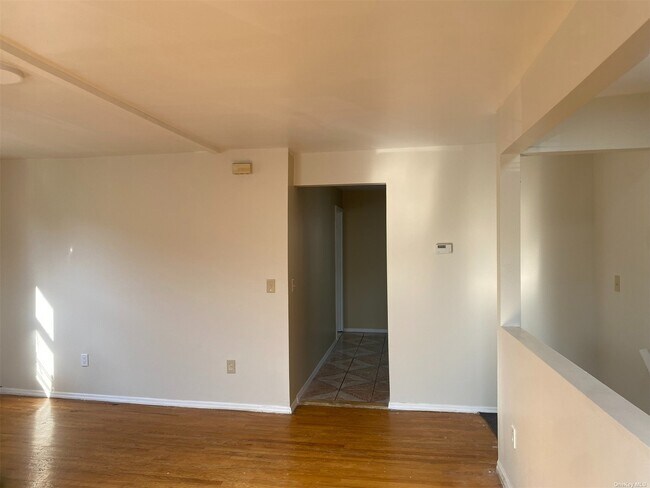 Building Photo - 111-15 205th St