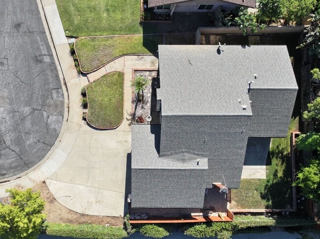Foto del edificio - 1042 Bassett Ct