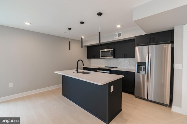 Foto del edificio - 6604 Ridge Ave