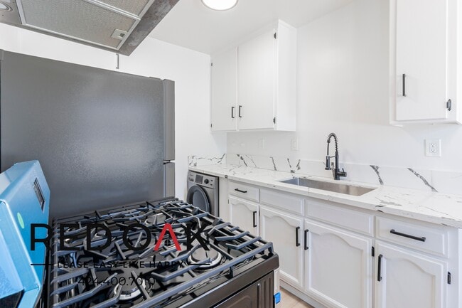 Foto del edificio - 8136 Constance St