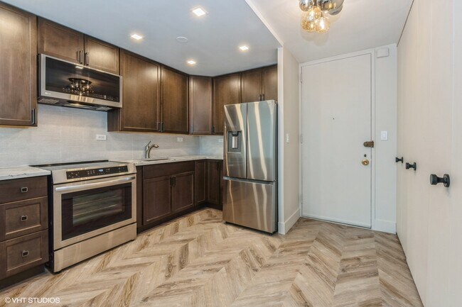 Building Photo - 720 W Gordon Terrace