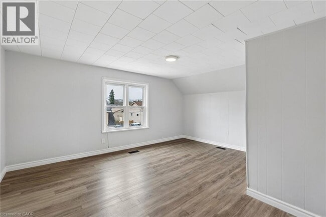 Building Photo - 26 Albina St