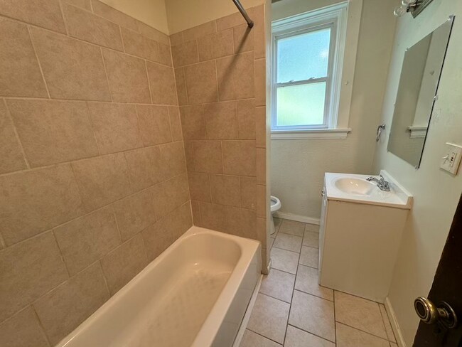 Building Photo - 2565 Orland Ave