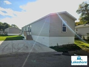 Building Photo - 204 Spruce Ln