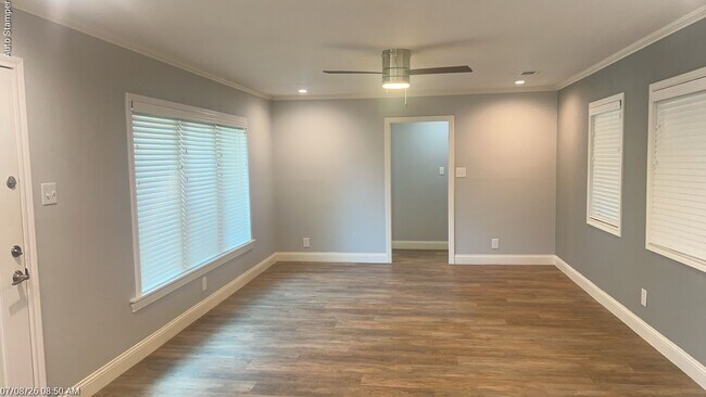 Building Photo - 104 Varsity Cir