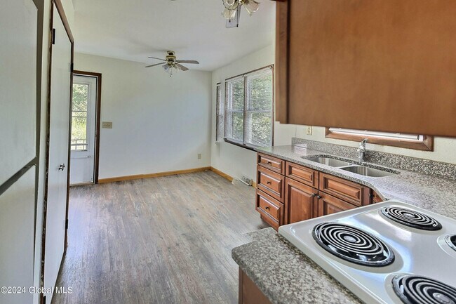 Building Photo - 2 Ledgewood Dr