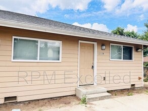 Building Photo - 1530 29th St SE