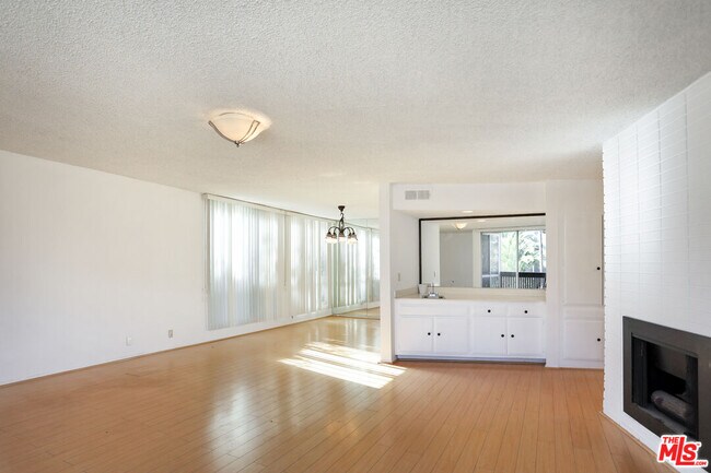 Foto del edificio - 809 S Bundy Dr