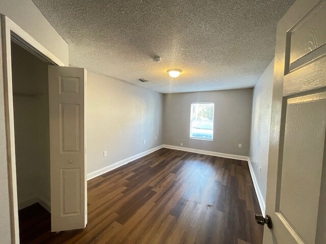 Foto del edificio - 8832 Coral Palms Ct