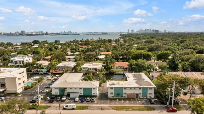 Foto del edificio - 1316 NE 105th St