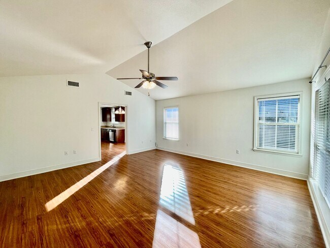 Building Photo - WEST FAIRHOPE IN HUNTINGTON WOODS