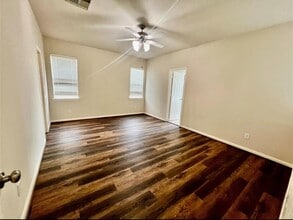 Building Photo - 10511 Rustling Villas Ln