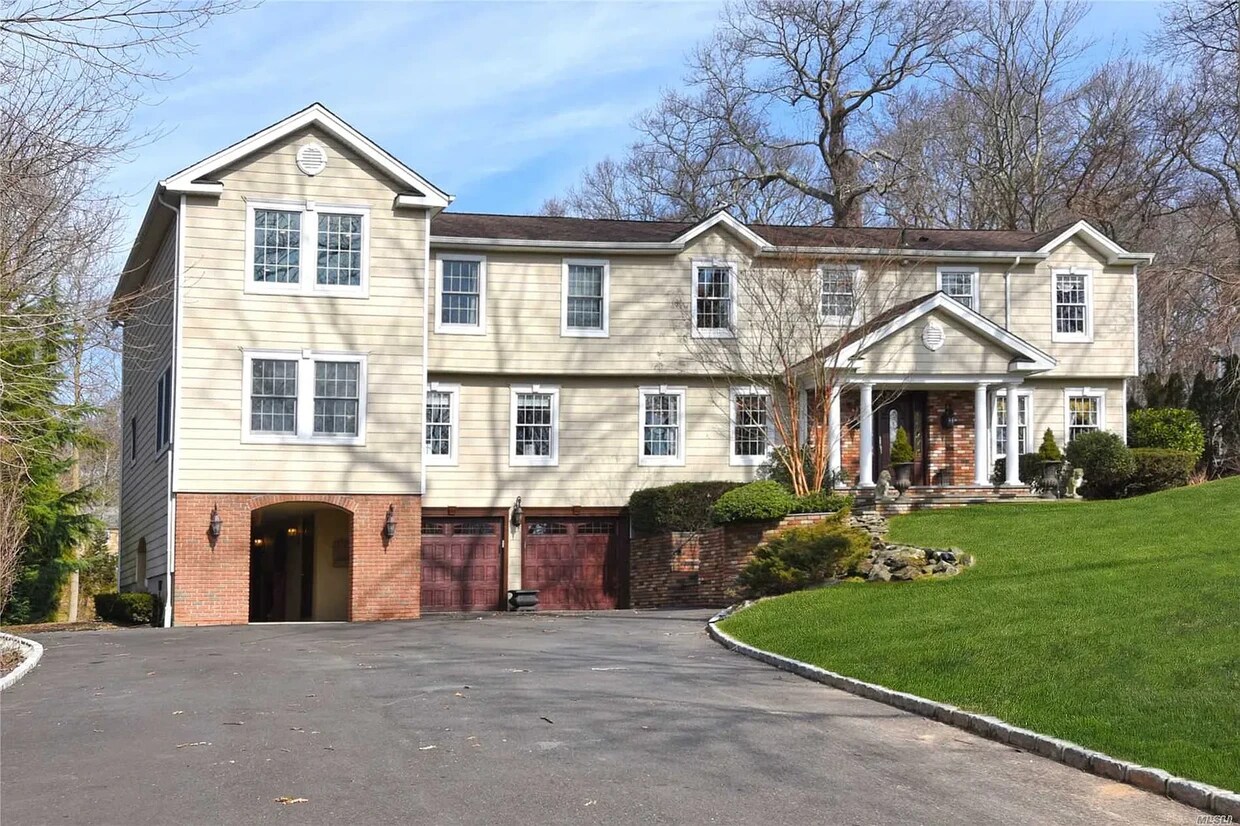 Primary Photo - 439 Wolf Hill Rd