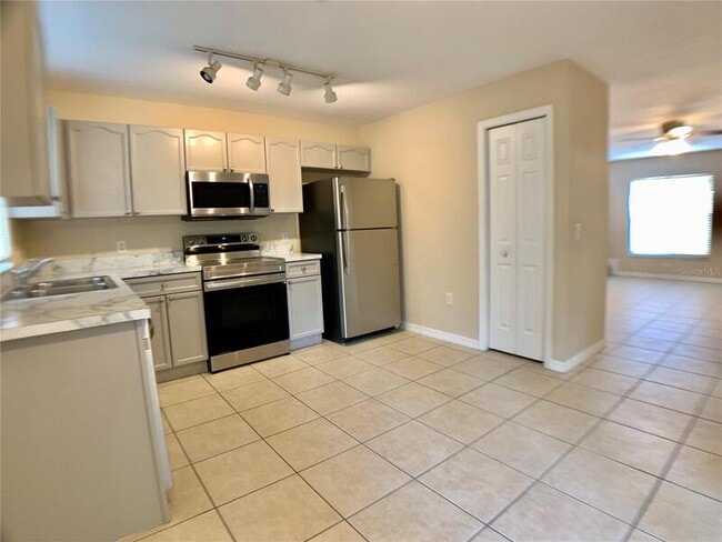 Building Photo - 707 E Magnolia Ave