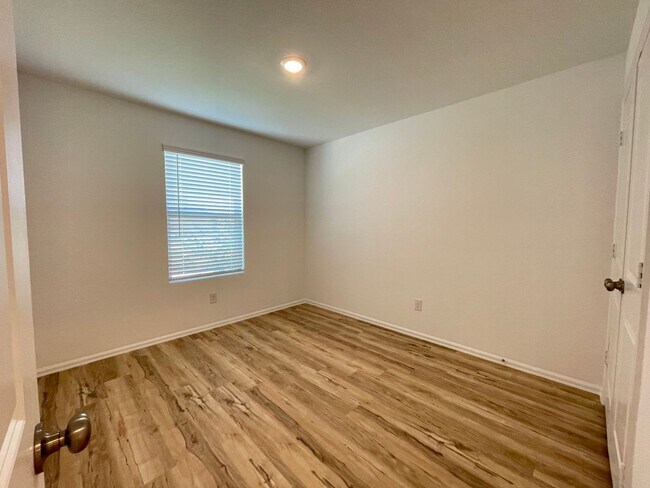 Building Photo - 3219 Aster Mdw Wy