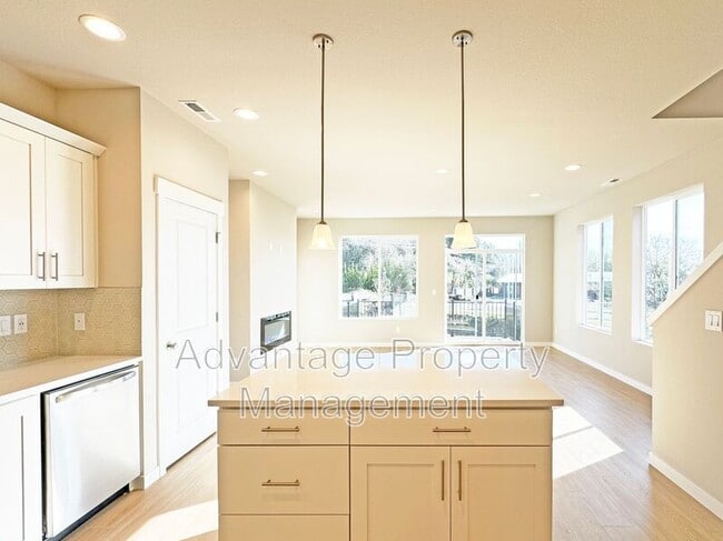 Building Photo - 5025 NW Torchcrest Pl
