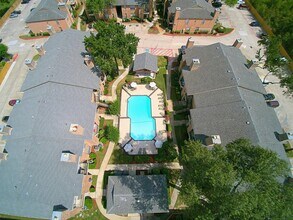 Building Photo - 1230 Farm to Market 1960 Bypass Rd E