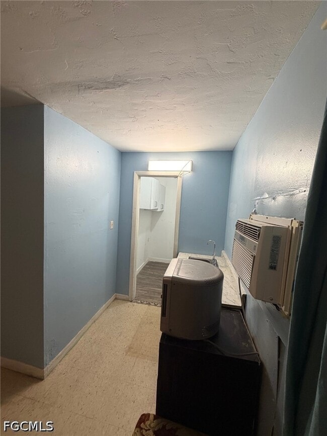 Building Photo - 653 Howells Cir Dr