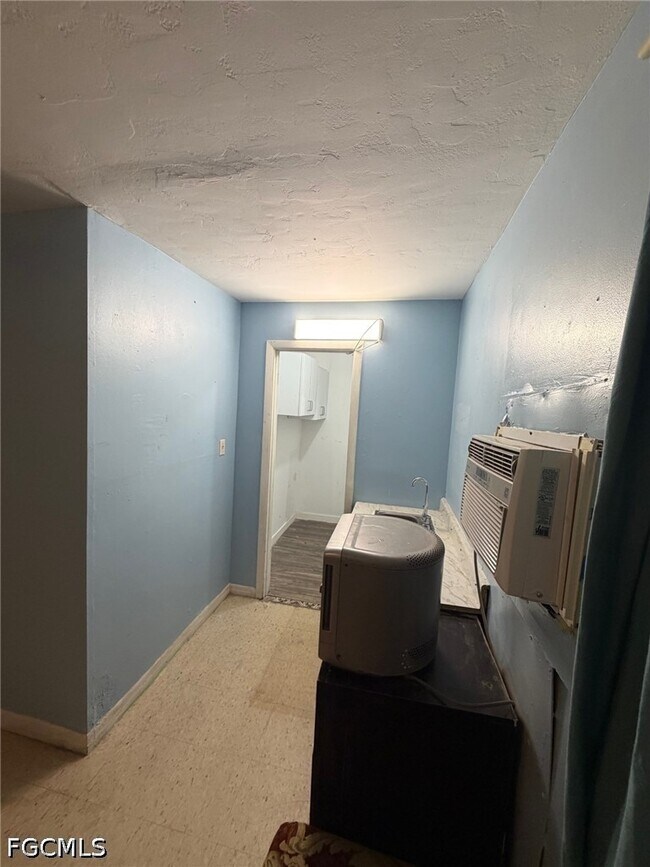 Foto del edificio - 653 Howells Cir Dr