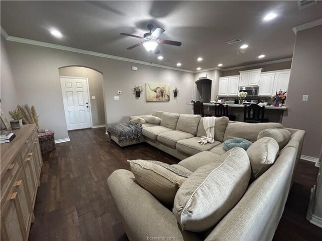 Building Photo - AUGUST MOVE IN!! Beautiful 3 Bedroom Townhome Available for Lease!