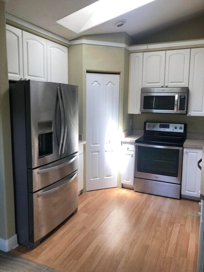 Foto del edificio - 534 SW Halibut Ave