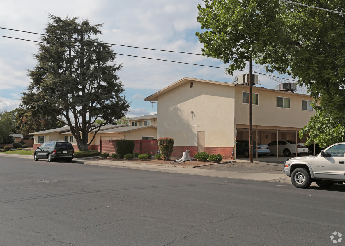 Building Photo - Fernbrook Apartments