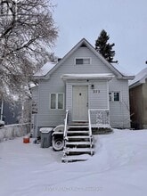 Building Photo - 375 Elm St S