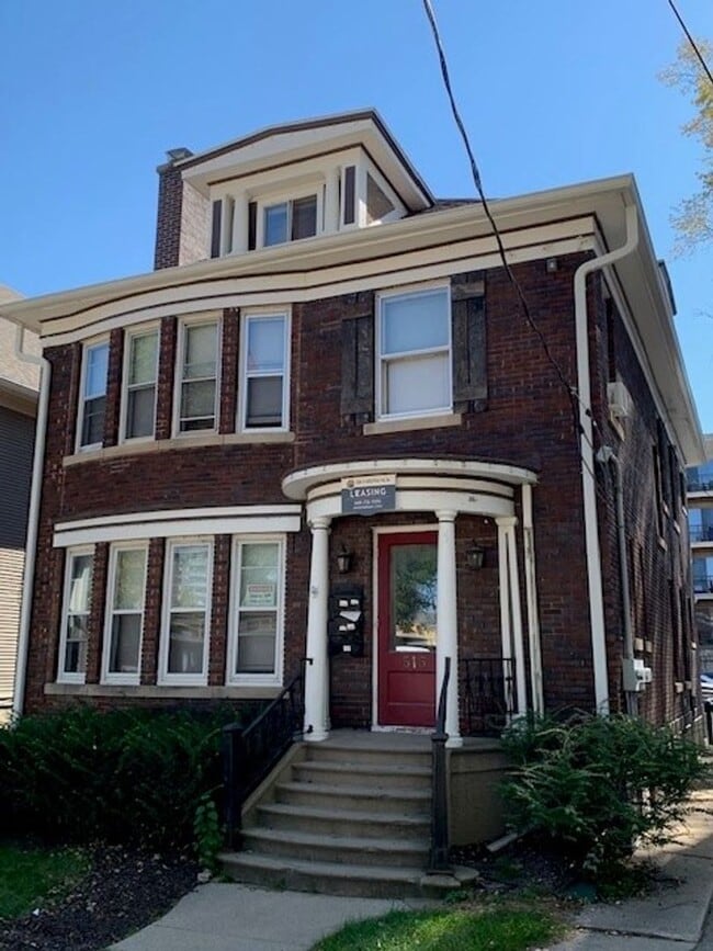 Building Photo - 515 W Washington Ave