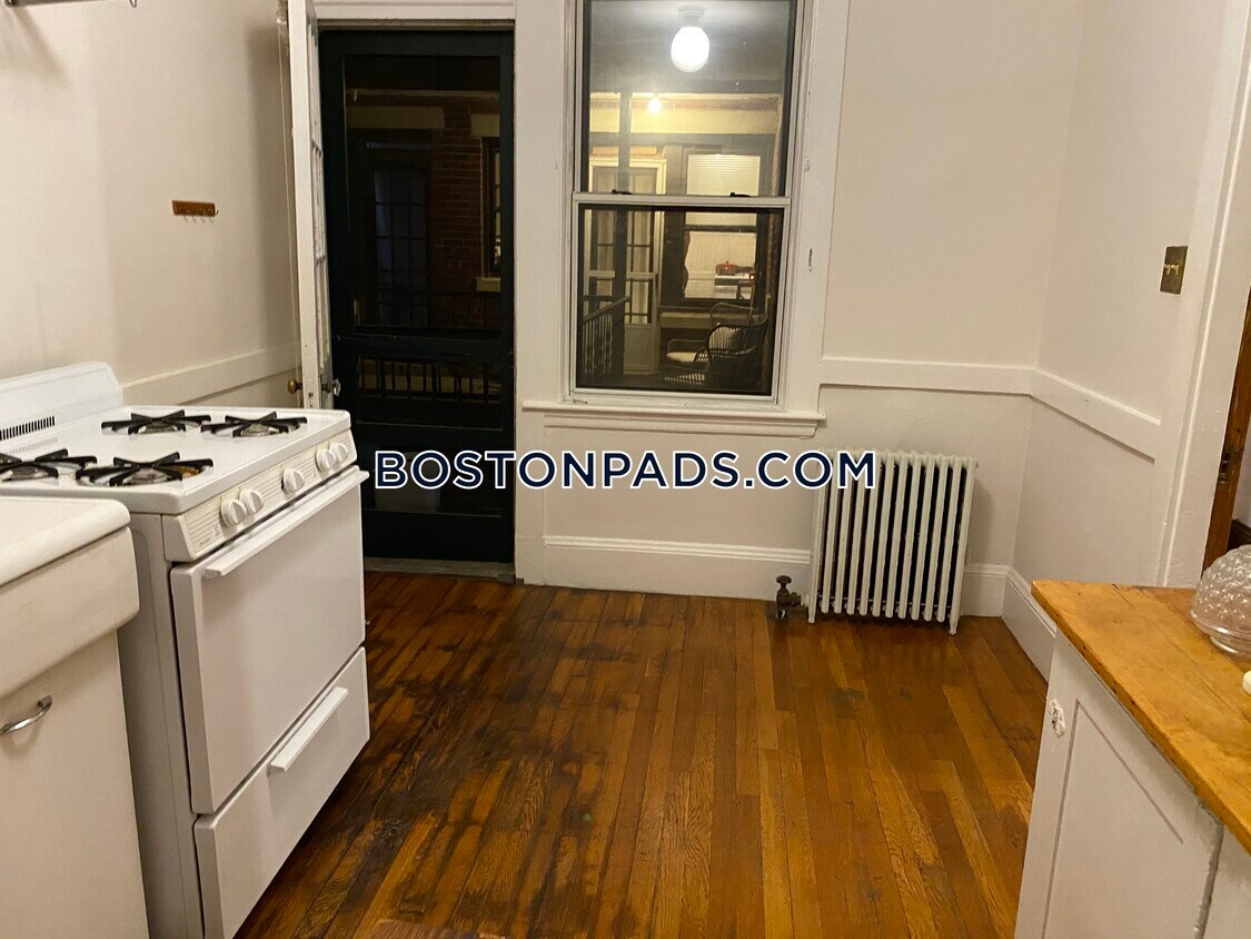 16 Lakeville Rd Unit 7, Boston, MA 02130 Room for Rent in Boston, MA