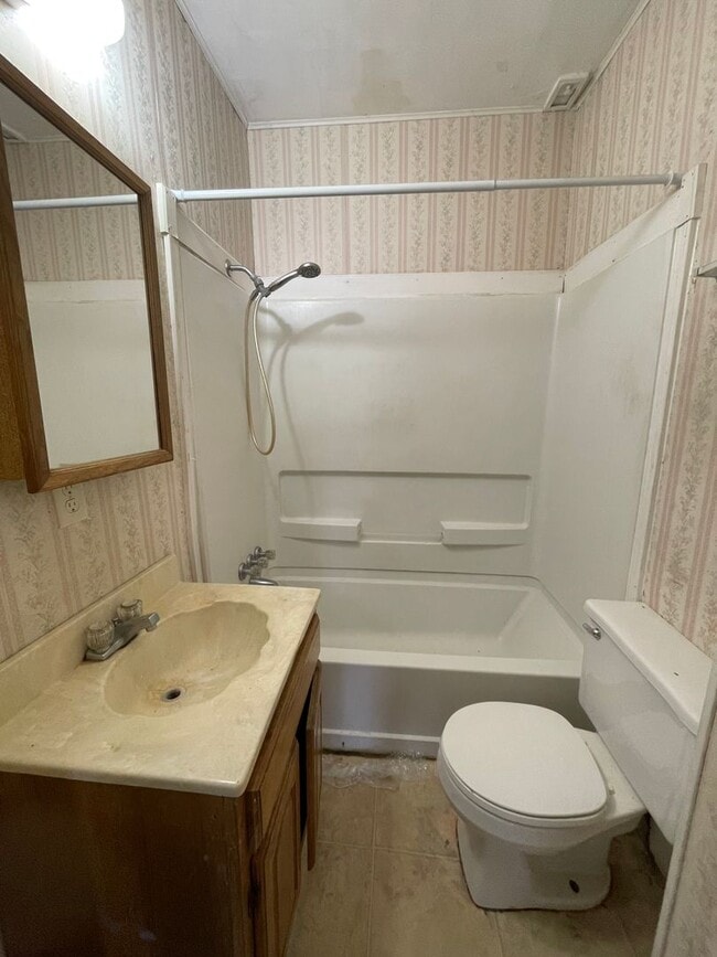 1028 Chestnut St, Emporia, KS 66801 House Rental in Emporia, KS