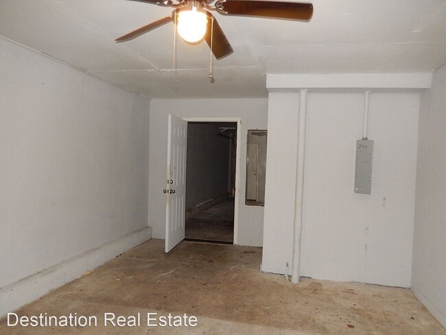 Building Photo - 2 br, 2.5 bath House - 1327 Airport Drive ...