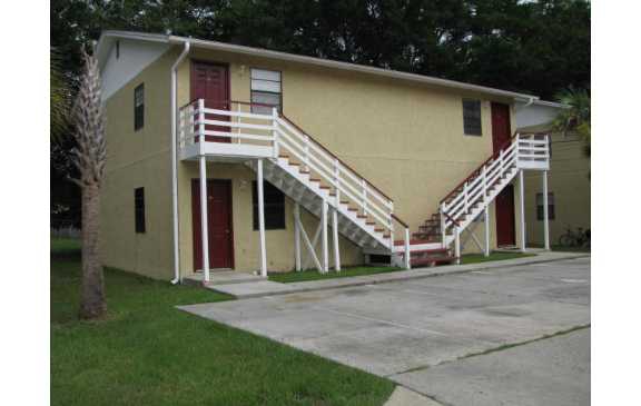 Building Photo 2 - Southern Pines Apartments