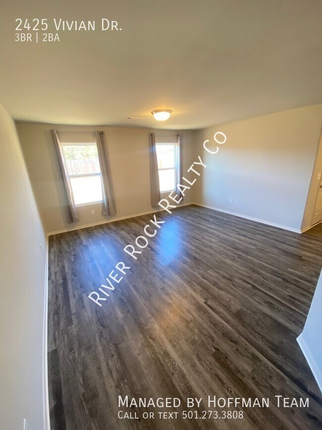 Building Photo - 2425 Vivian Drive