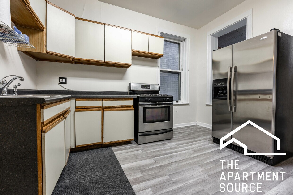 Foto principal - 1245 W Newport Ave