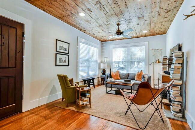 Foto del edificio - 1011 E 14th St