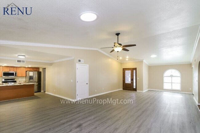 Building Photo - 3 Bed, 2 Bath Home with RV Gate and No HOA!