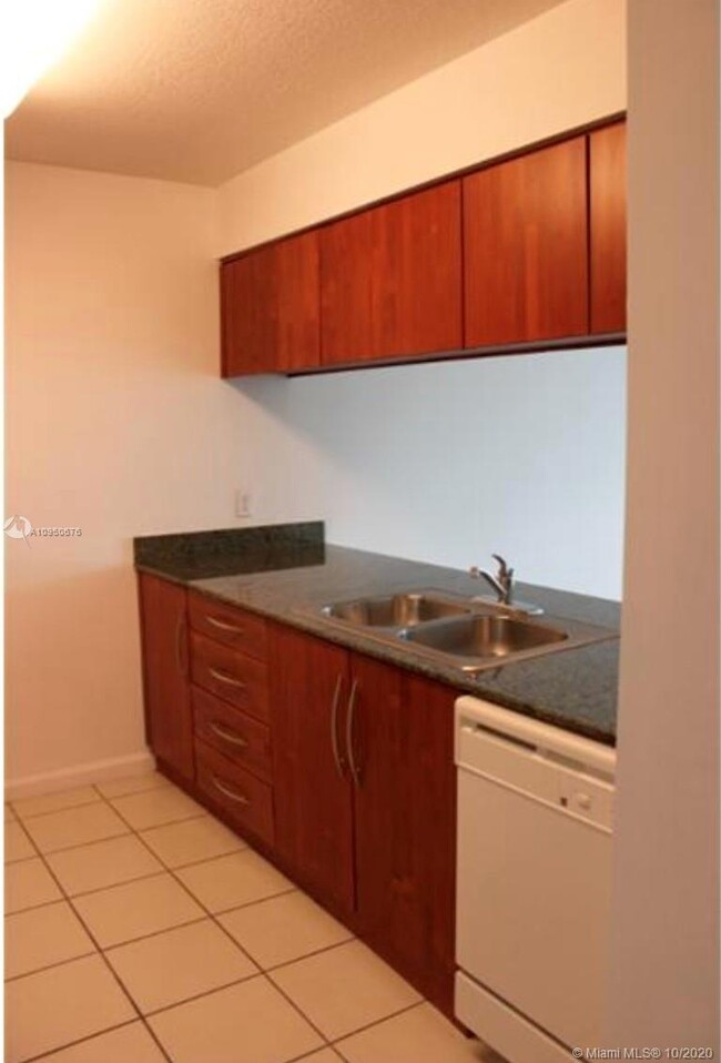 Building Photo - 1200 Brickell Bay Dr