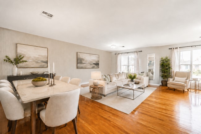 Diving and Living Area - 117 Brill St