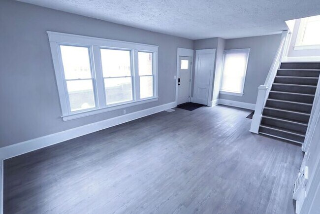 Foto del edificio - 893 Delia Ave