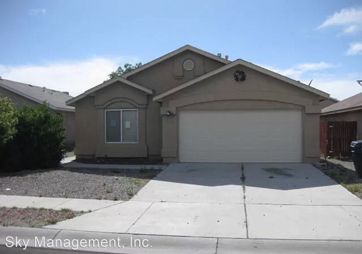 3 br, 2 bath House 2305 Purple Canyon Dr... House for Rent in