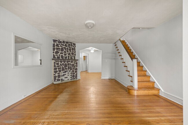 Building Photo - ???UPDATED 3 BEDROOMS AND 1BATH HOME LOCATED IN WEST OAK LANE